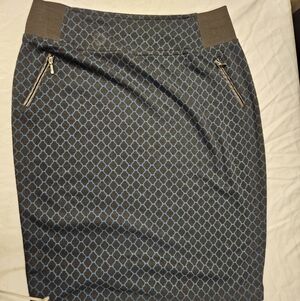 SOHO Apparel Blue Geo Print Pencil Skirt with Zipper Pockets. Size Small